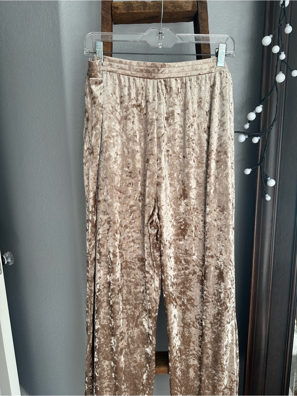 Serra champagne-gold crushed velvet pants, size 14 - Picture 4 of 12